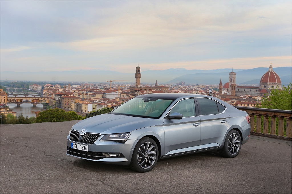 1 milyonuncu Skoda Superb banttan indi