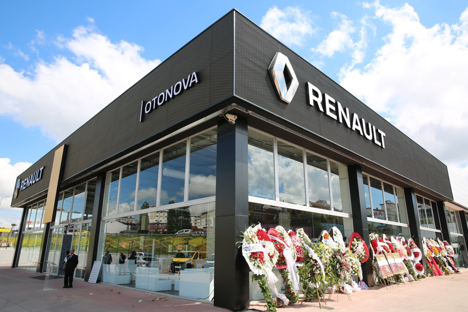 Renault Otonova Plaza açıldı