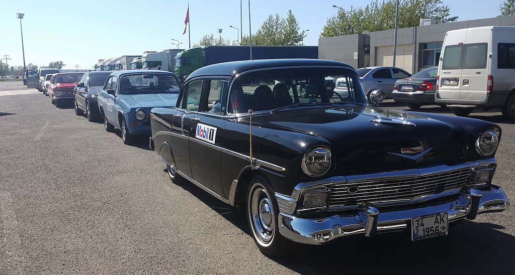 Yunanistan'da klasik otomobil rüzgarı