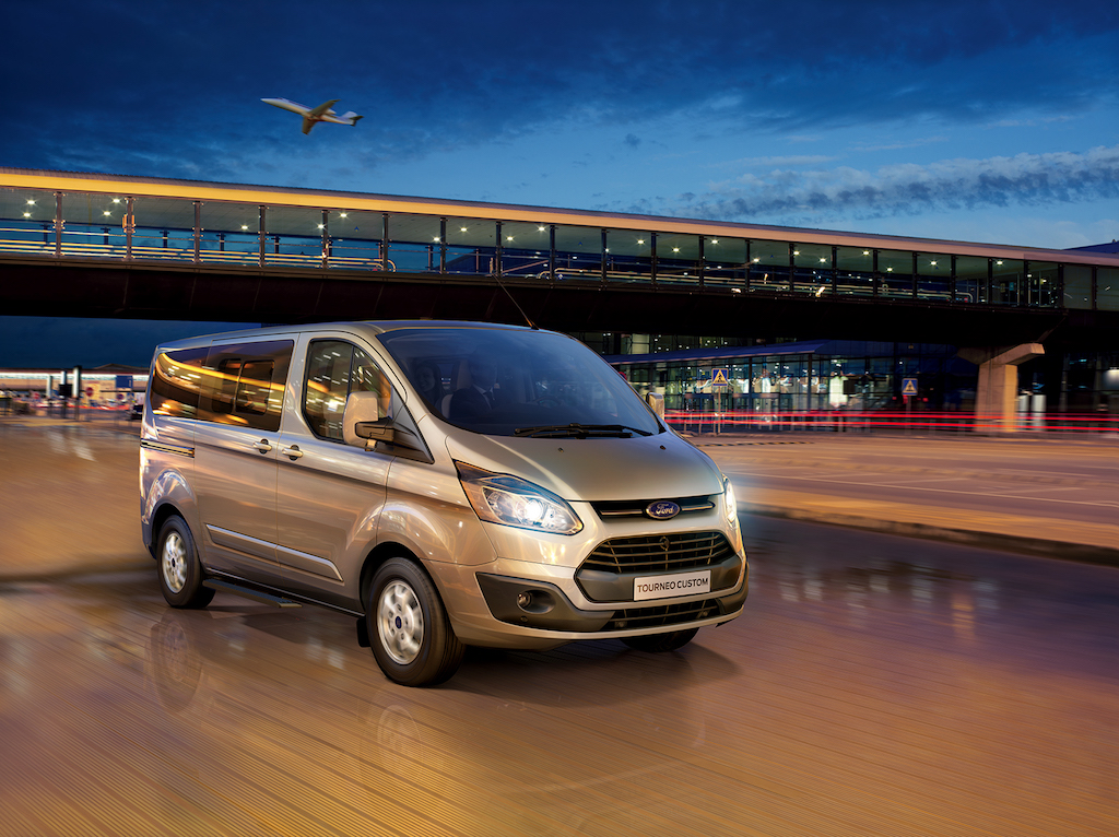Ford Tourneo Custom  yenilenen yüzüyle satışta