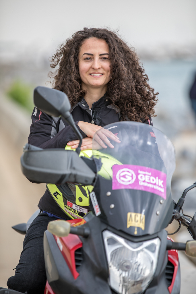 Asil Özbay'dan motorla Dünya turu