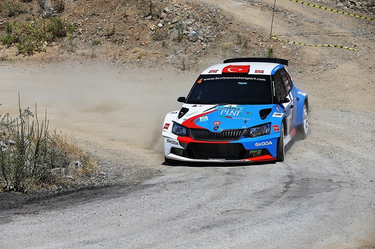 Skoda Fabia R5'ten ralli zaferi