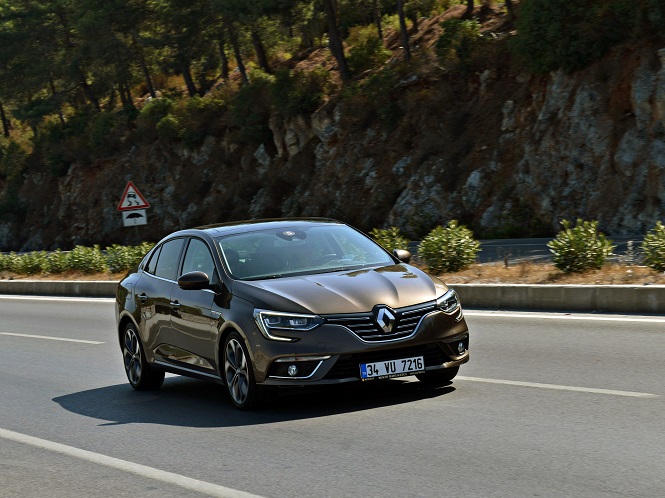İlk yarida pazarin lider markasi Renault oldu