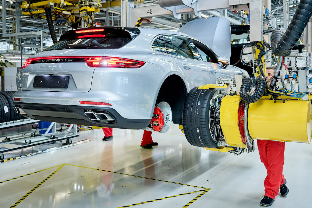 Porsche Panamera Sport Tourismo üretim bandında