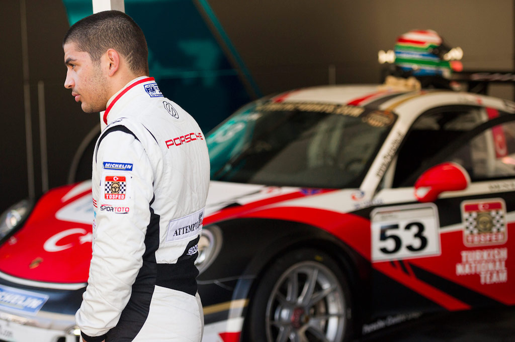 Ayhancan Güven Belçika'da podyuma çıktı