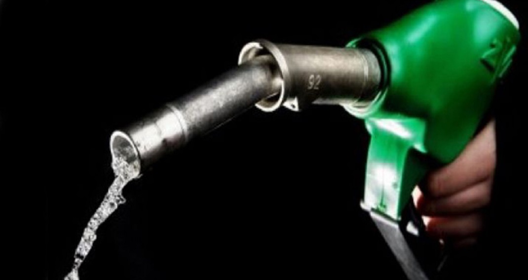 Benzine Beklenen Zam Geldi