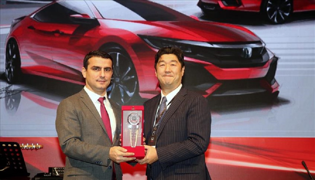 Türkiye ikinciliği ödülü Honda Plaza Haldız'ın