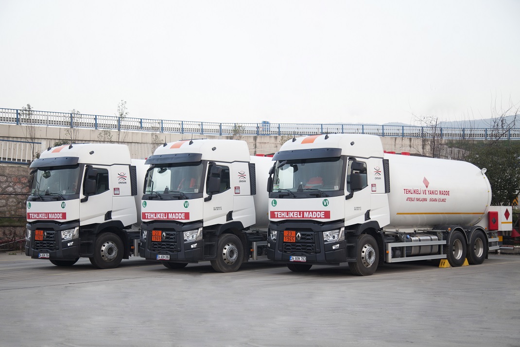 OMSAN, Renault Trucks’tan 65 adet çekici ve kamyon aldı.