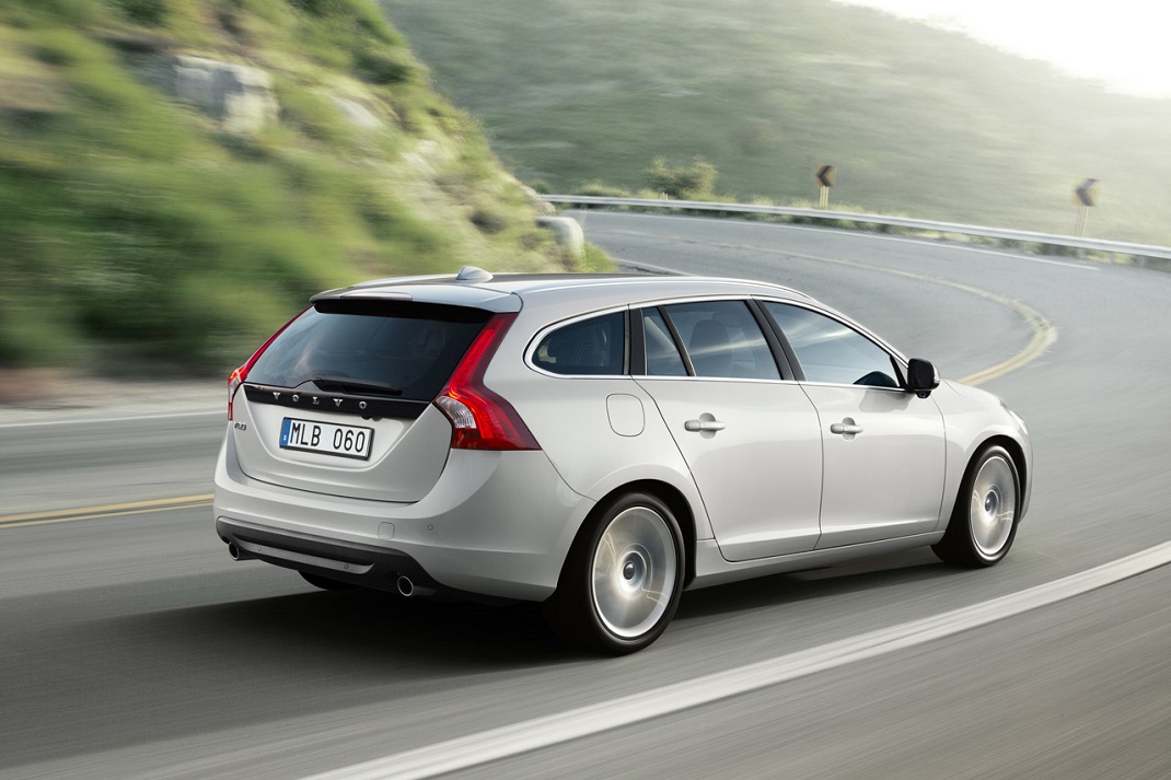 Volvo yeni V60 modelini tanıttı!
