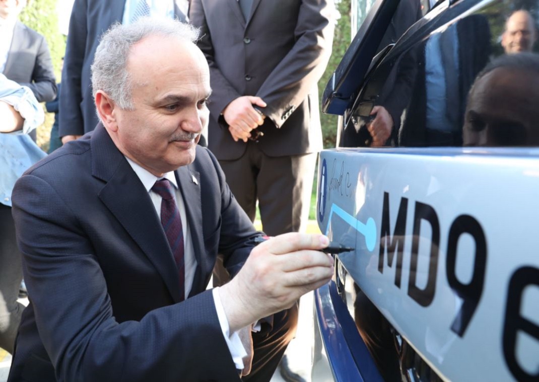 Bilim, Sanayi ve Teknoloji Bakanı Faruk Özlü, MD9 ElectriCITY’i Adana’da test etti