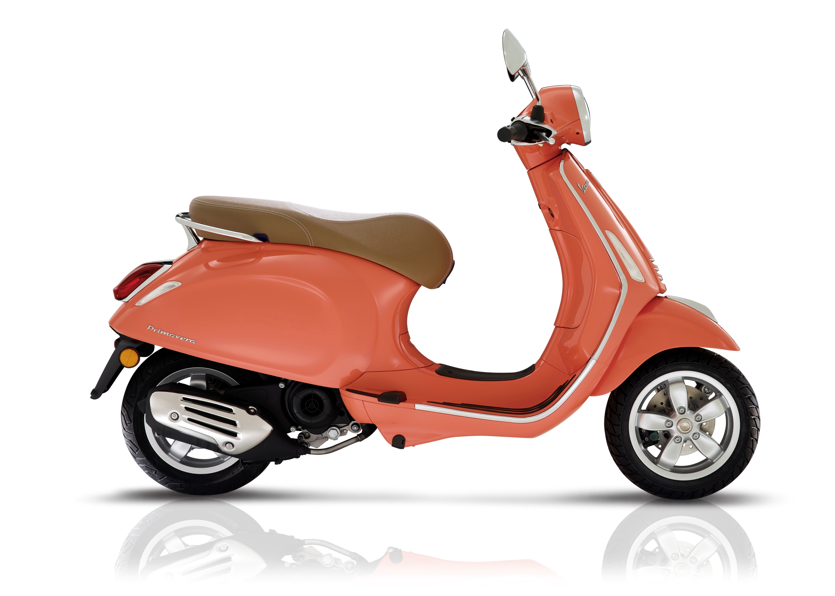 Vespa’dan Otomobil Ehliyetiyle  Kullanılabilen Özel Model!