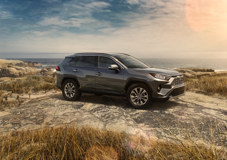 Yenilenen Toyota RAV4 2019'da geliyor