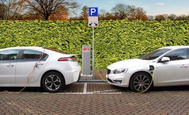 Her 200 km’de bir araç şarj istasyonu geliyor