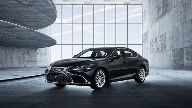 Lexus ES lüks ve sportifliği yeniden harmanlıyor
