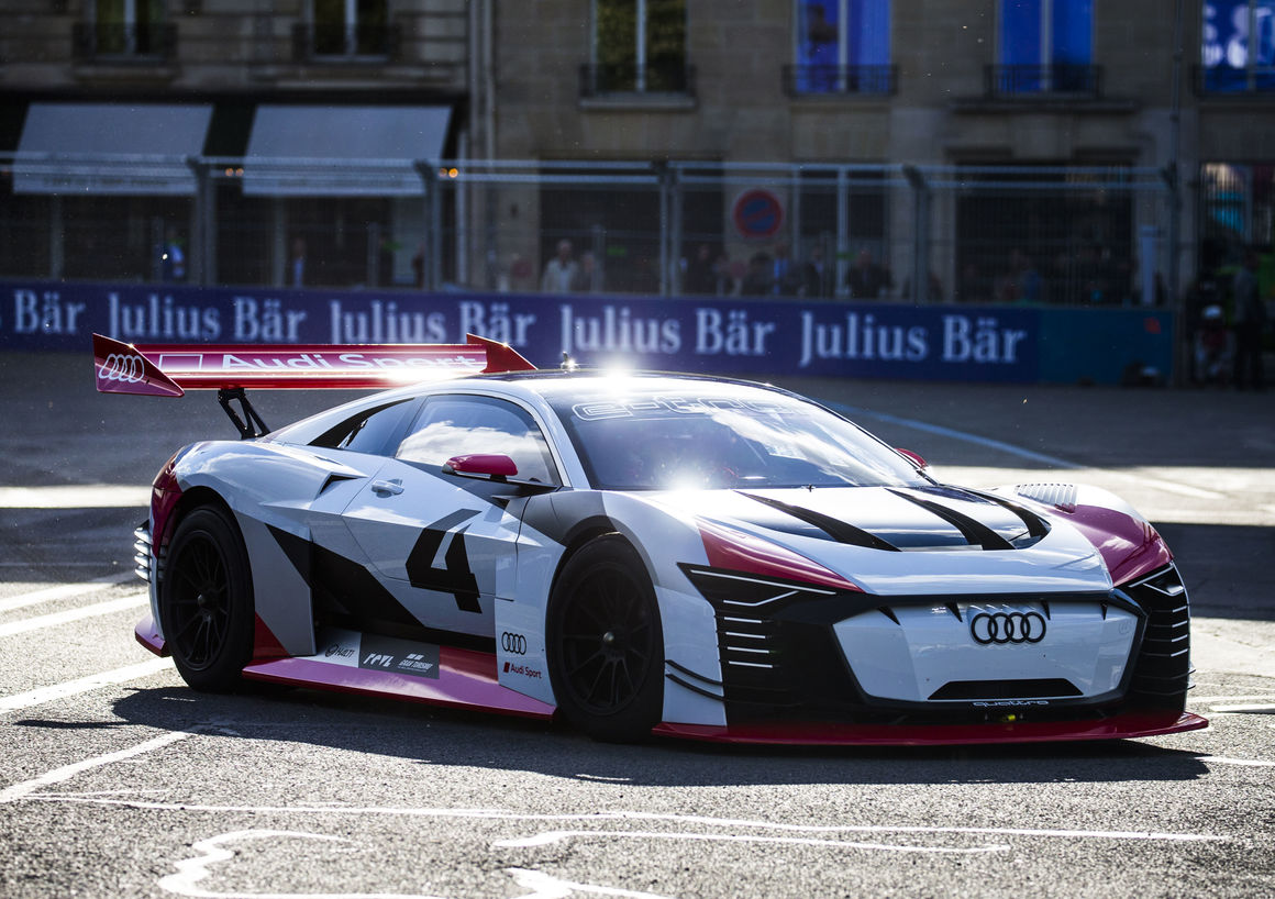 Audi e-tron Vision Gran Turismo Paris'te yola çıktı