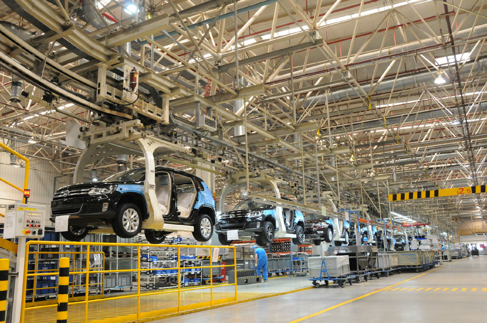 Volkswagen devasa fabrikadaki üretimi ikiye katlıyor