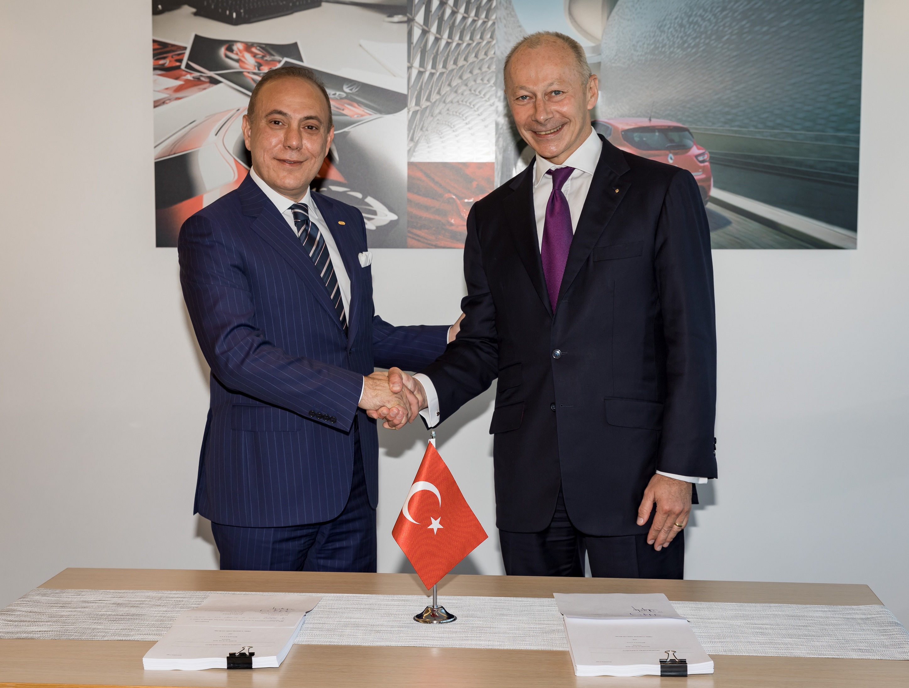 OYAK ve Renault Grubu Türkiye'deki ortaklıklarını yeniledi