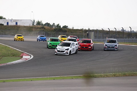 Opel Corsa OPC Cup 2018 Hızlı Başladı