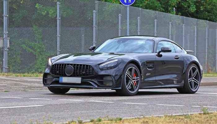 Yenilenen Mercedes AMG GT kamuflajsız görüntülendi
