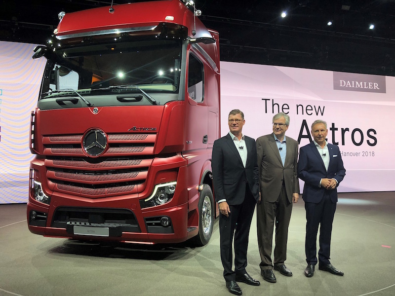 Mercedes iki yeni ticari modelini Hannover'da tanıttı