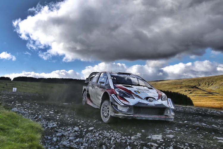 Toyota Galler Rallisi'nde podyumda