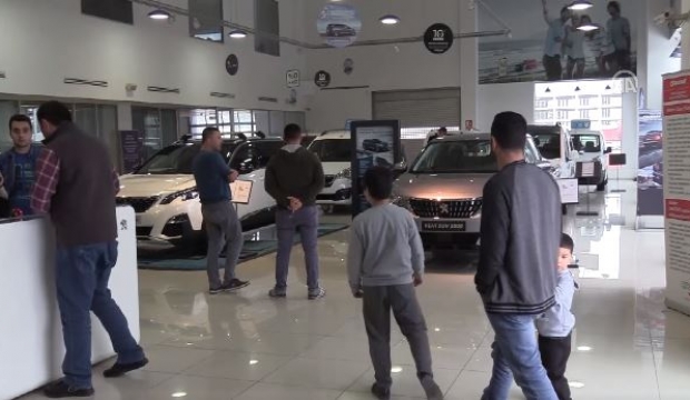 Otomotivde vergi indirimi bayileri doldurdu