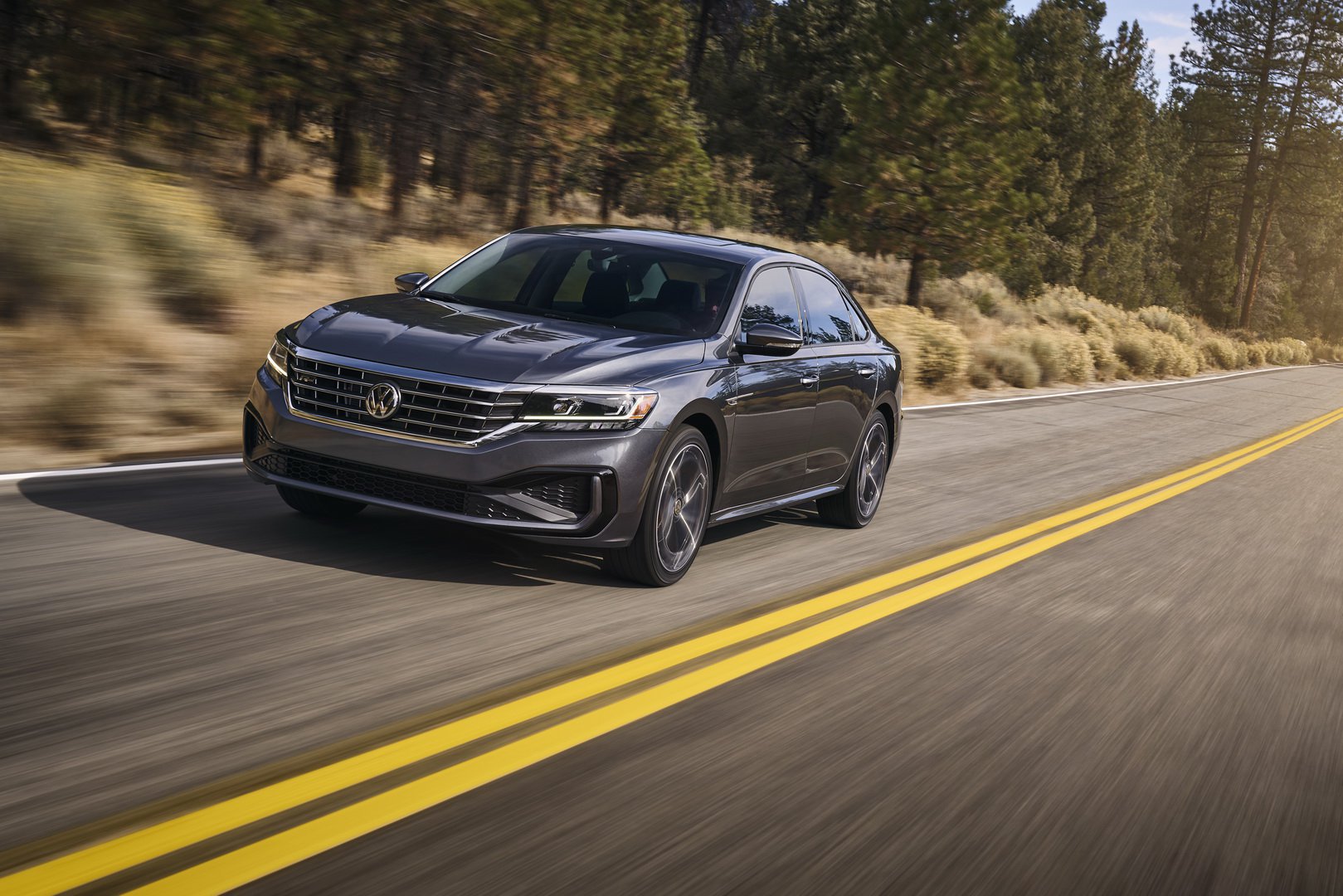 Yenilenen Volkswagen Passat Detroit'te sahne aldı