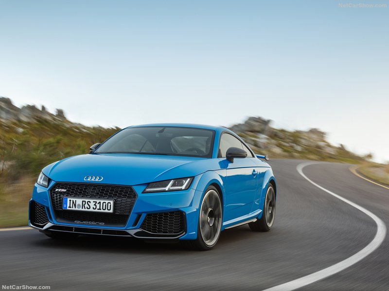 Audi TT RS Coupe ve Roadster yenilendi
