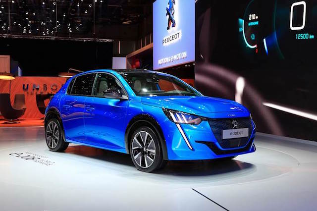 Yeni Peugeot 208 Cenevre'de boy gösterisi yaptı