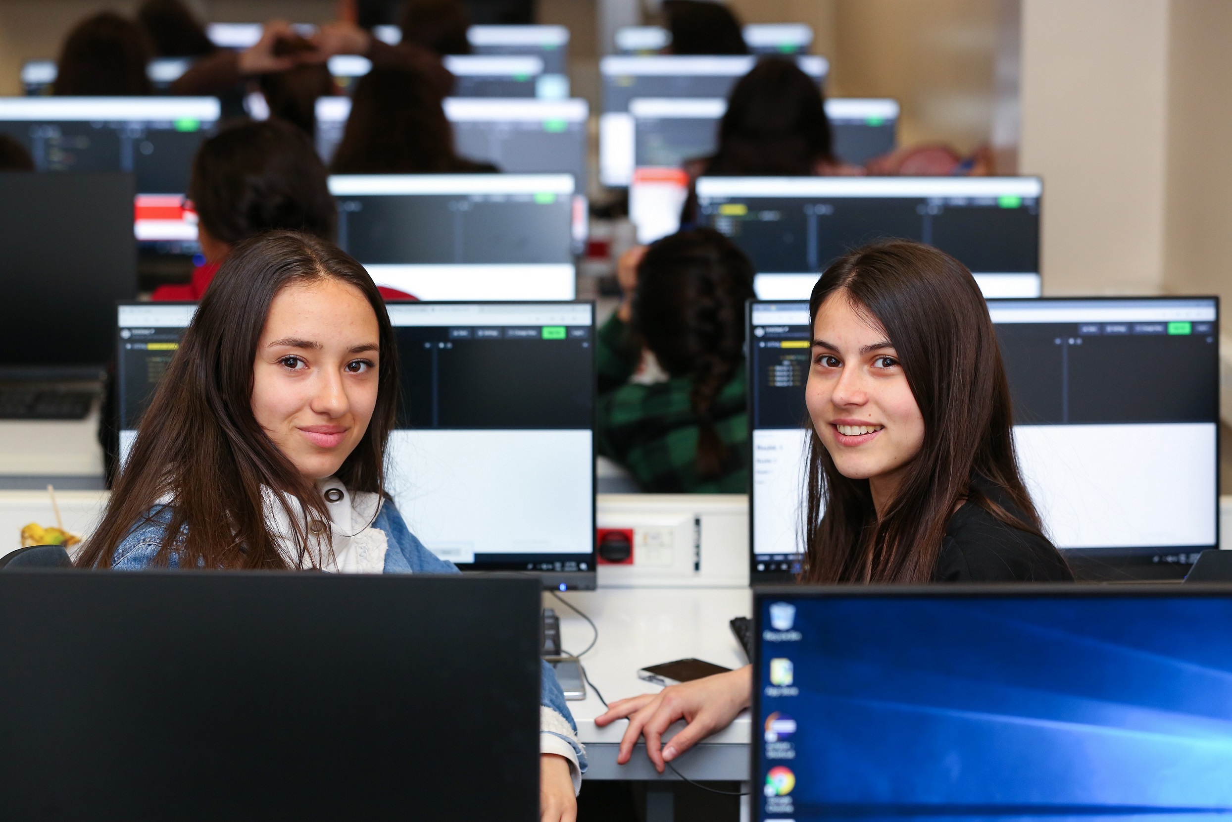 Mercedes-Benz Türk’ün Yıldız Kızlar’ı Bilişim Teknolojileri Eğitim Programı’nda buluştu