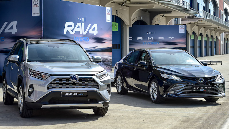 Yeni Toyota Camry Hybrid ve Rav4 Hybrid Türkiye'de