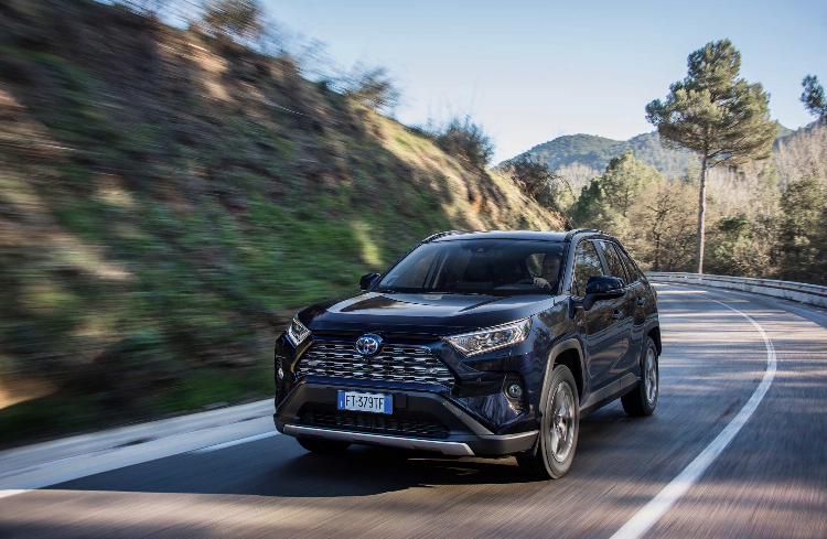 Toyota Corolla ve RAV4’e güvenlikte tam not