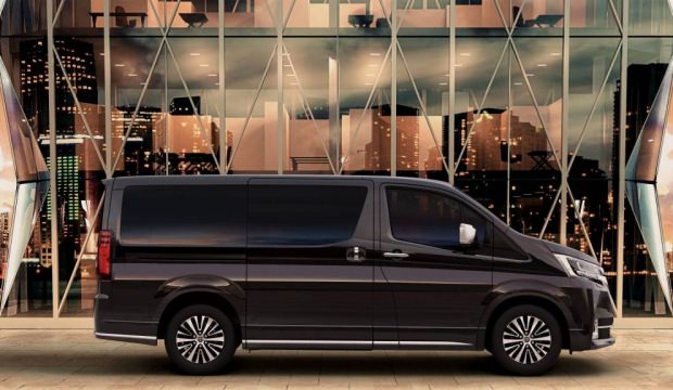 Yeni Toyota Granvia, hafif ticari sınıfında lüks sunacak