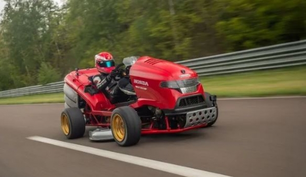 Honda hız sınırlarını zorladı