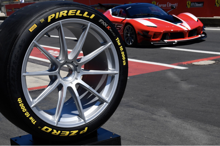 Ferrari Racing Days’de İzmit’te üretilen 10 bininci Pirelli lastiği sergilendi
