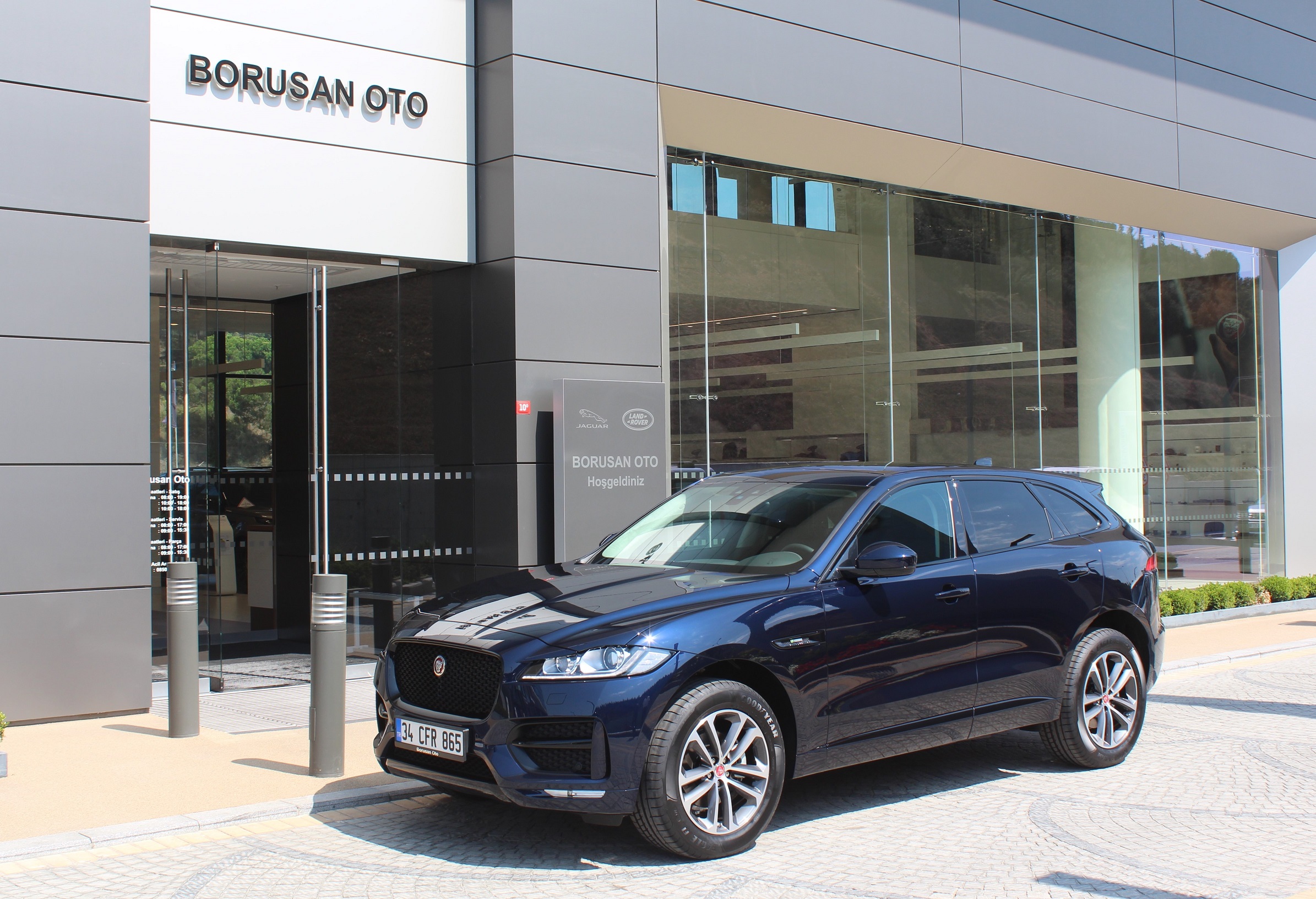 Jaguar F-PACE Online satışa sunuldu!