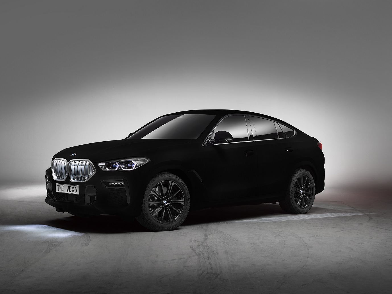 Yeni BMW X6 Vantablack: Dünyanın en siyah otomobili