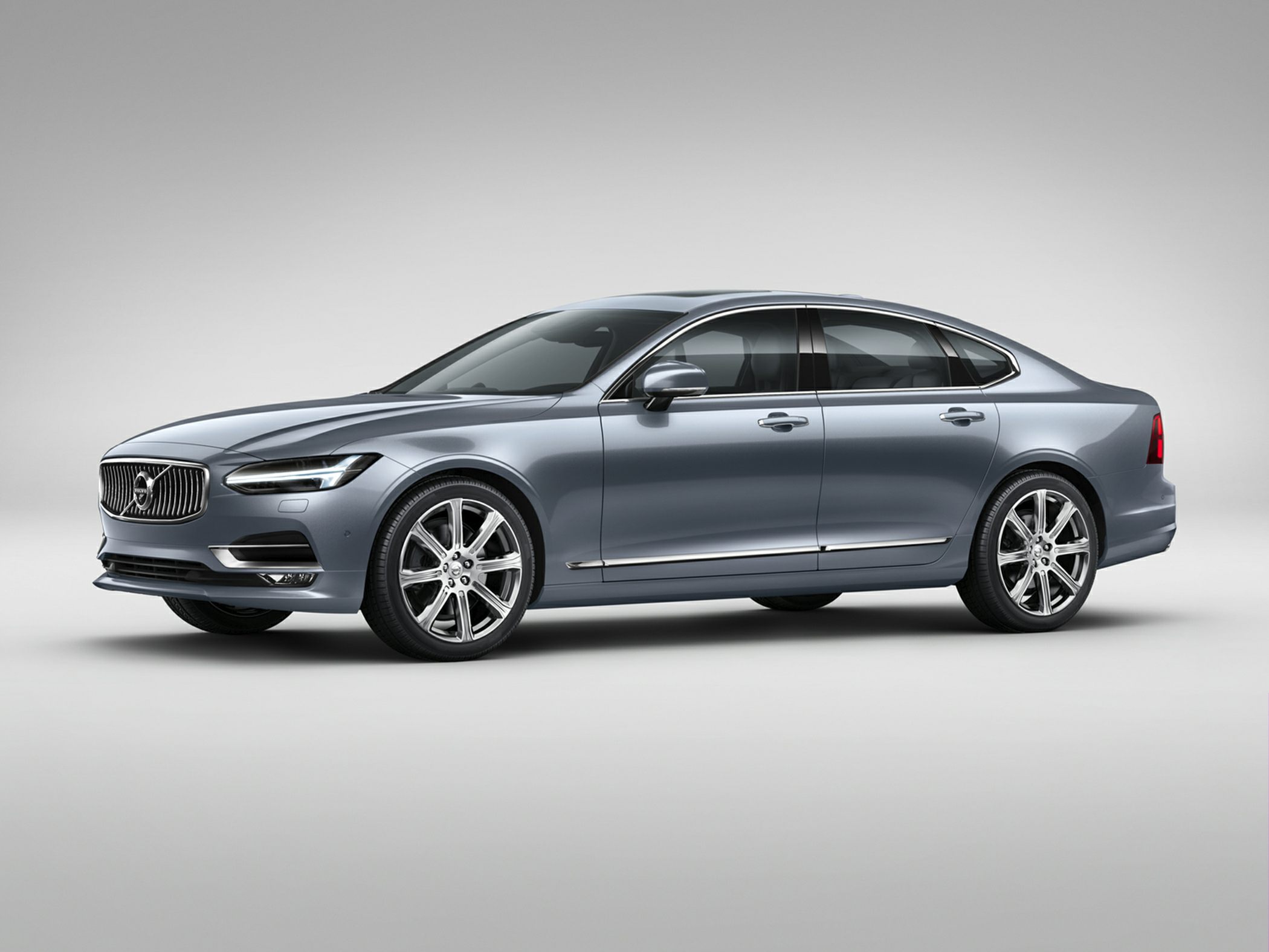 Volvo yenilenen S90 ve V90'ı tanıttı.