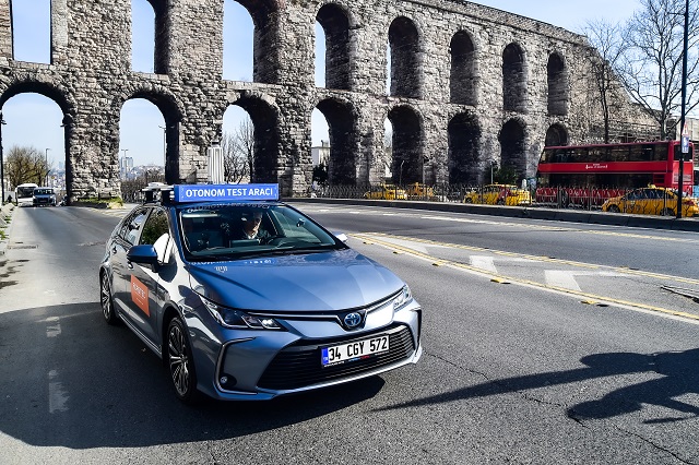 Sürücüsüz otomobil İstanbul trafiğinde!