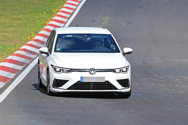 YENİ GOLF R piste çıktı!