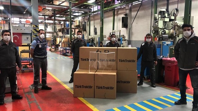 TürkTraktör, entübasyon ve biyolojik numune alma kabinleri üretiyor!