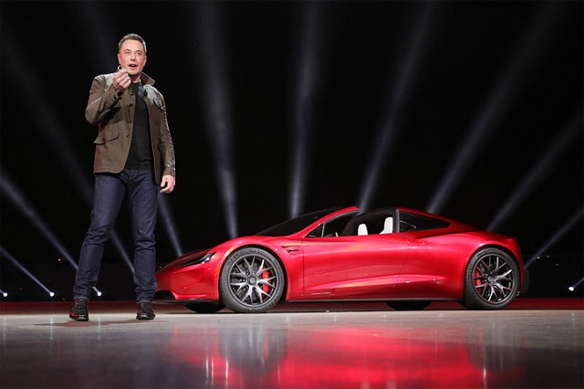 Elon Musk, Tesla Roadster'in yeni özelliğini açıkladı