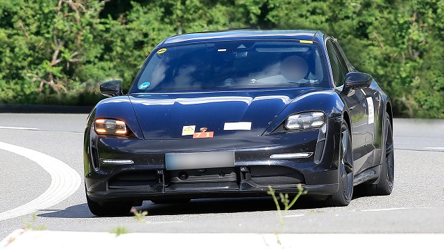 Yeni Porsche Taycan Cross Turismo 2021 lansmanına hazır