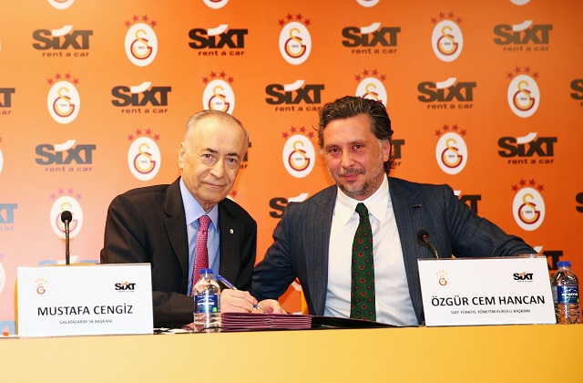 SIXT rent a car, futbolun içinde!