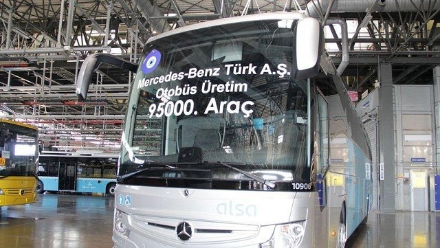 Mercedes Benz Türk 95 bininci otobüsünü banttan indirdi