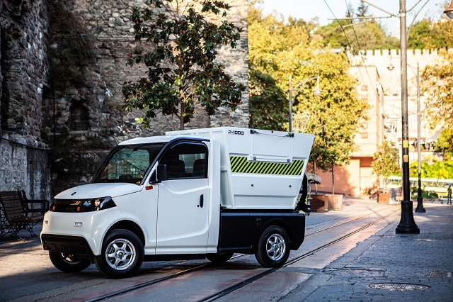 Bursalı elektrikli mini kamyonet yollarda