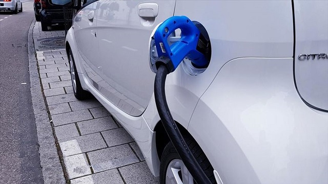 Her 50 park yerinden birinde şarj istasyonu olacak