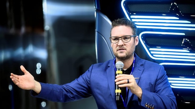 Nikola'dan sürpriz ayrılık