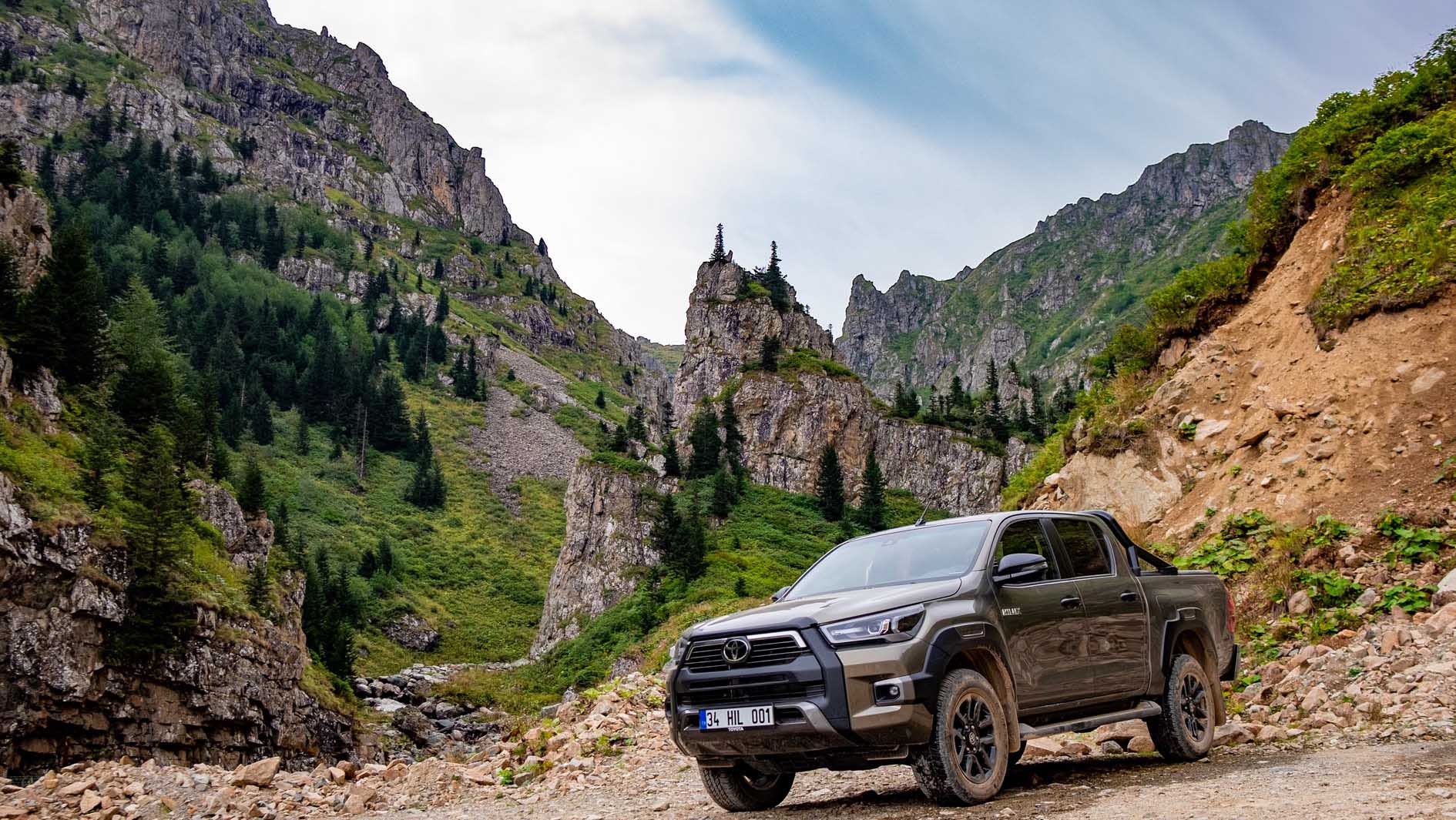 Yeni Toyota Hilux satışa sunuldu!