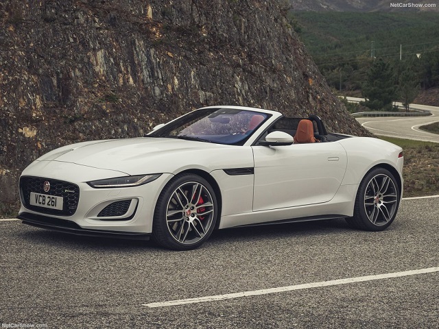 Jaguar F-Type keskin hatlarıyla yollarda